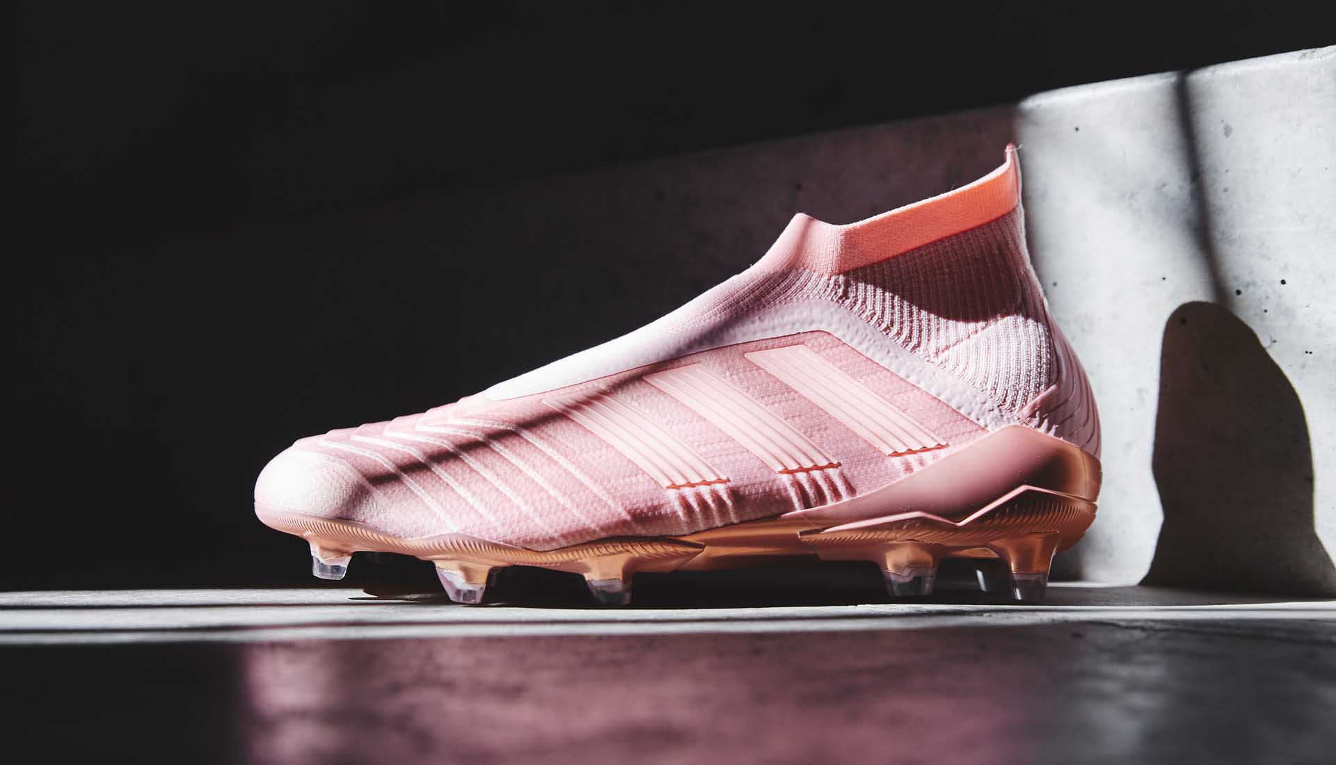 roze voetbalschoenen