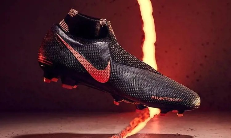Zwart/rode Nike Phantom Vision voetbalschoenen - FIRE PACK