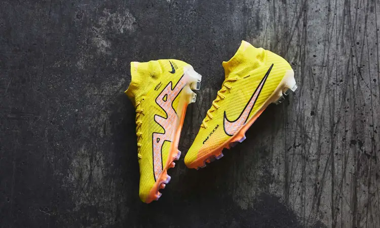Met de Nike Mercurial Air Zoom voetbalschoenen geef en ben je licht!