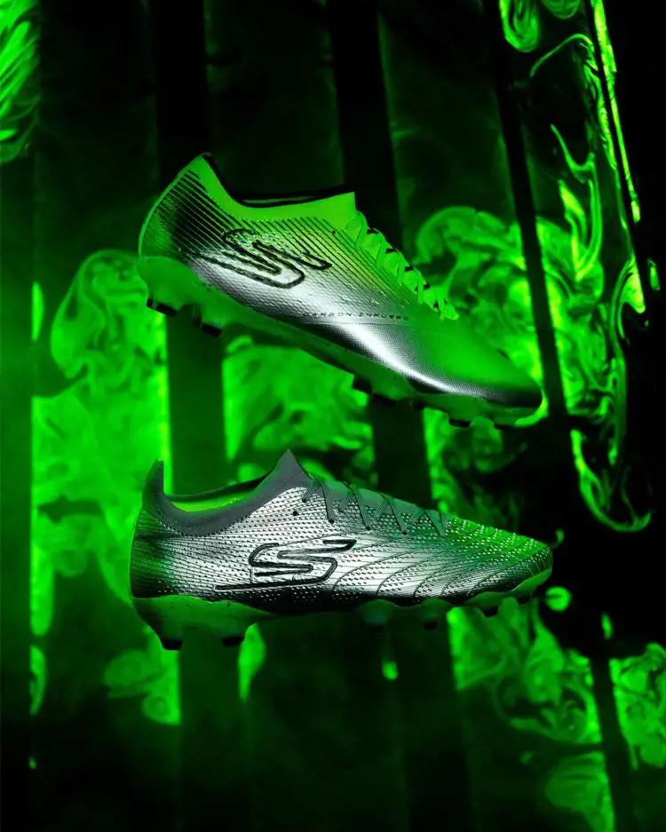 Skechers voetbalschoenen uit Laser Comfort pack zijn zilver/fel groen! 